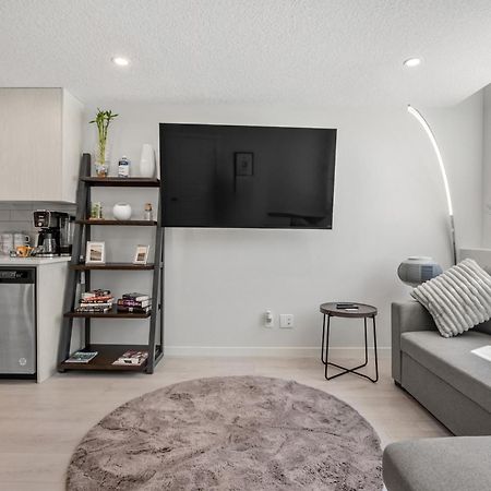 Cozy Rockland Park Unit+Parking Lejlighed YYC Eksteriør billede