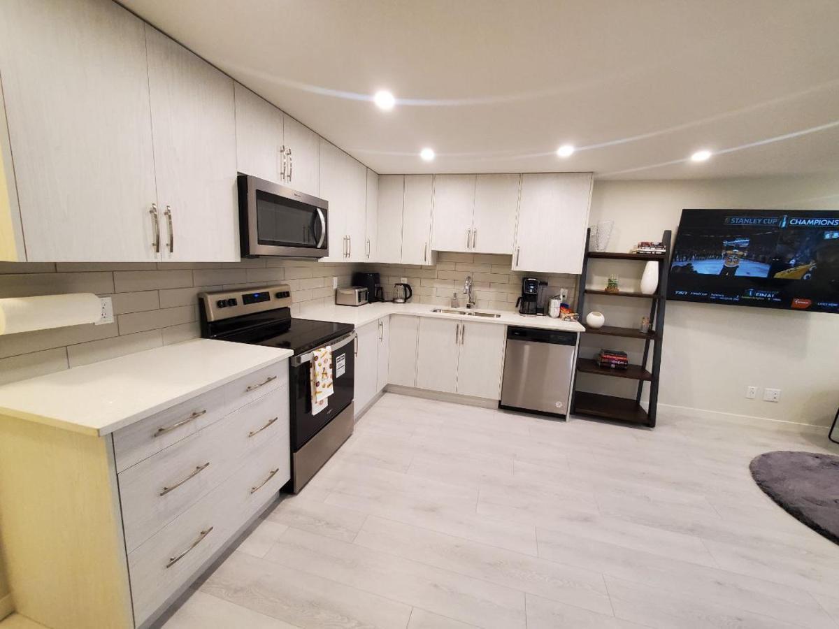Cozy Rockland Park Unit+Parking Lejlighed YYC Eksteriør billede