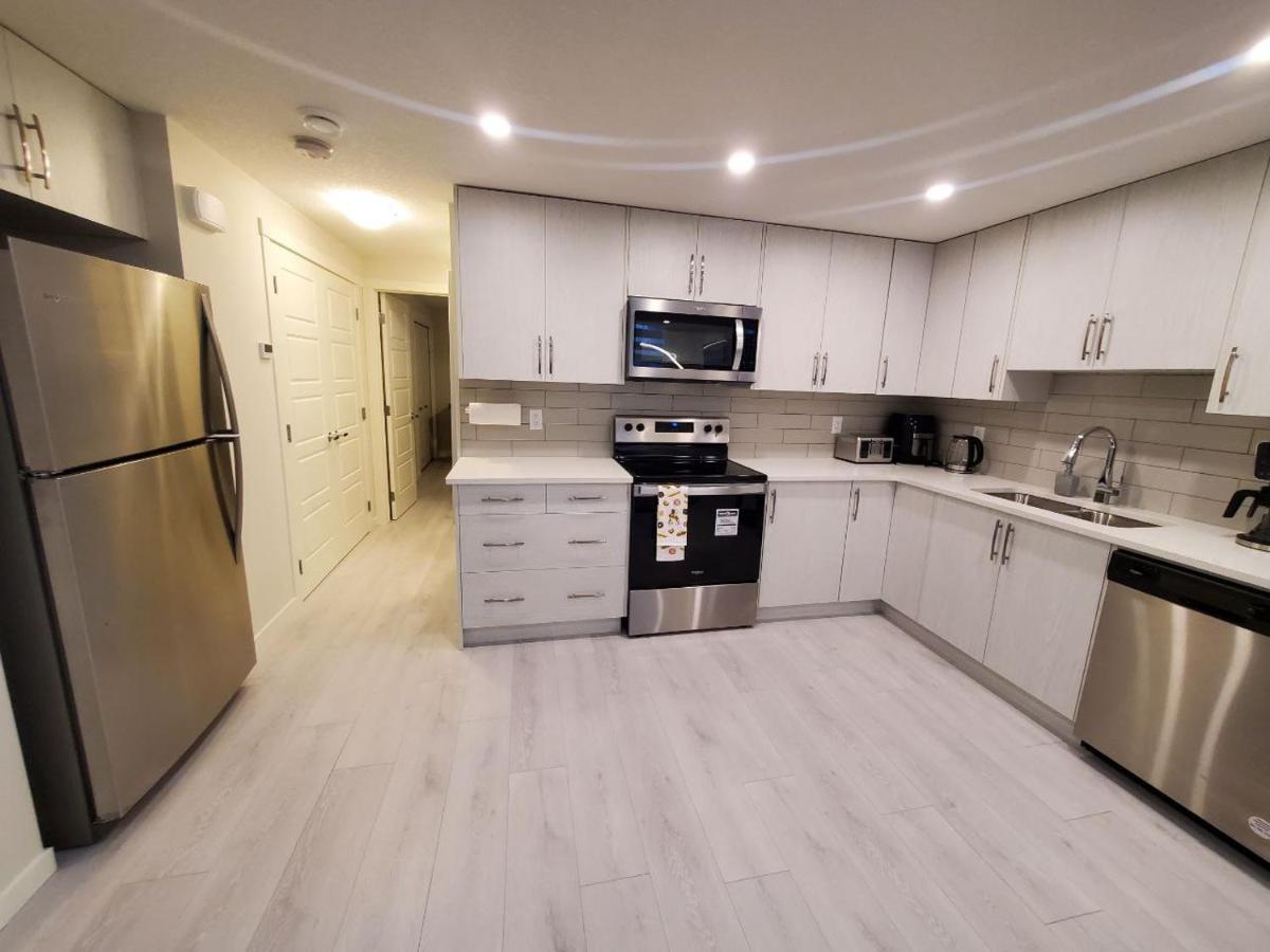 Cozy Rockland Park Unit+Parking Lejlighed YYC Eksteriør billede