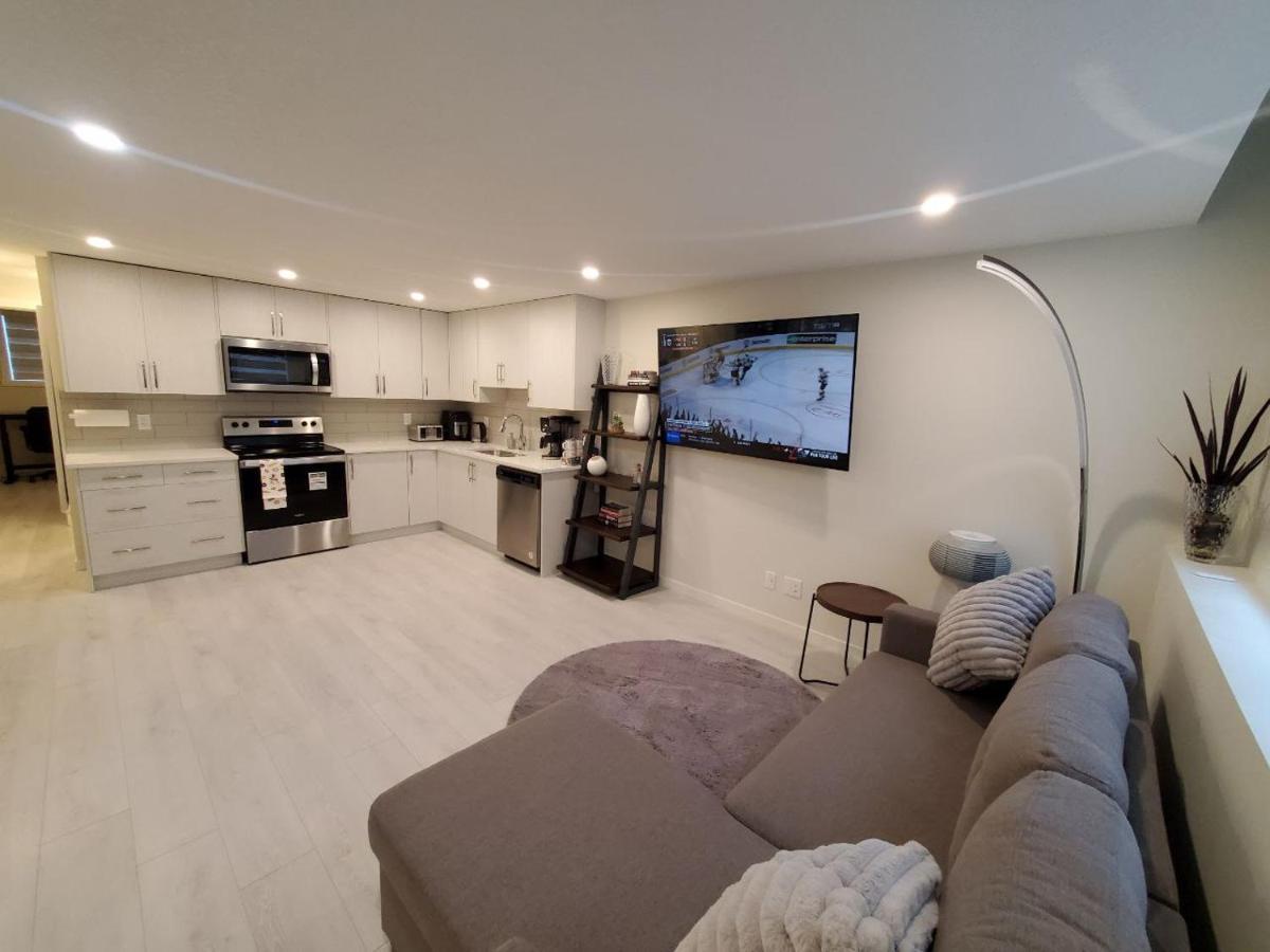 Cozy Rockland Park Unit+Parking Lejlighed YYC Eksteriør billede
