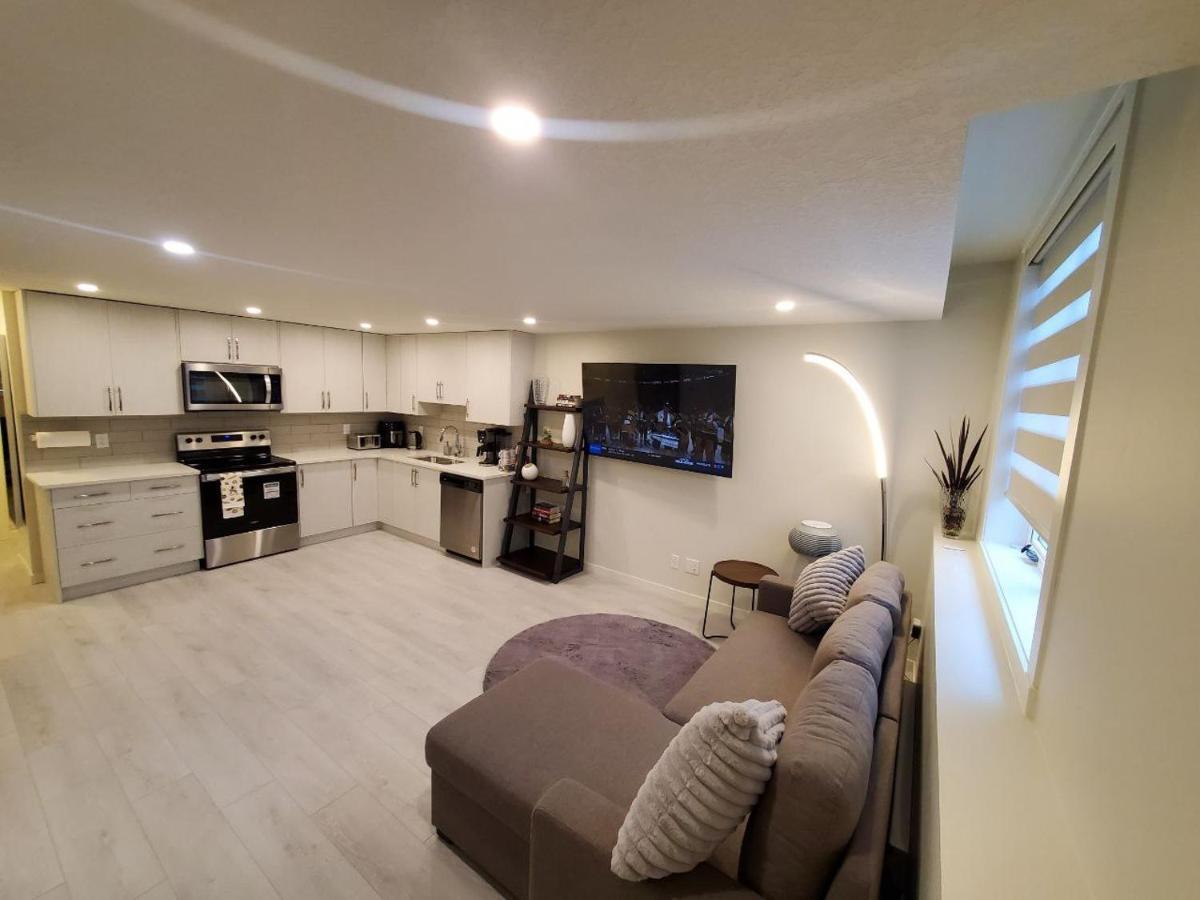 Cozy Rockland Park Unit+Parking Lejlighed YYC Eksteriør billede