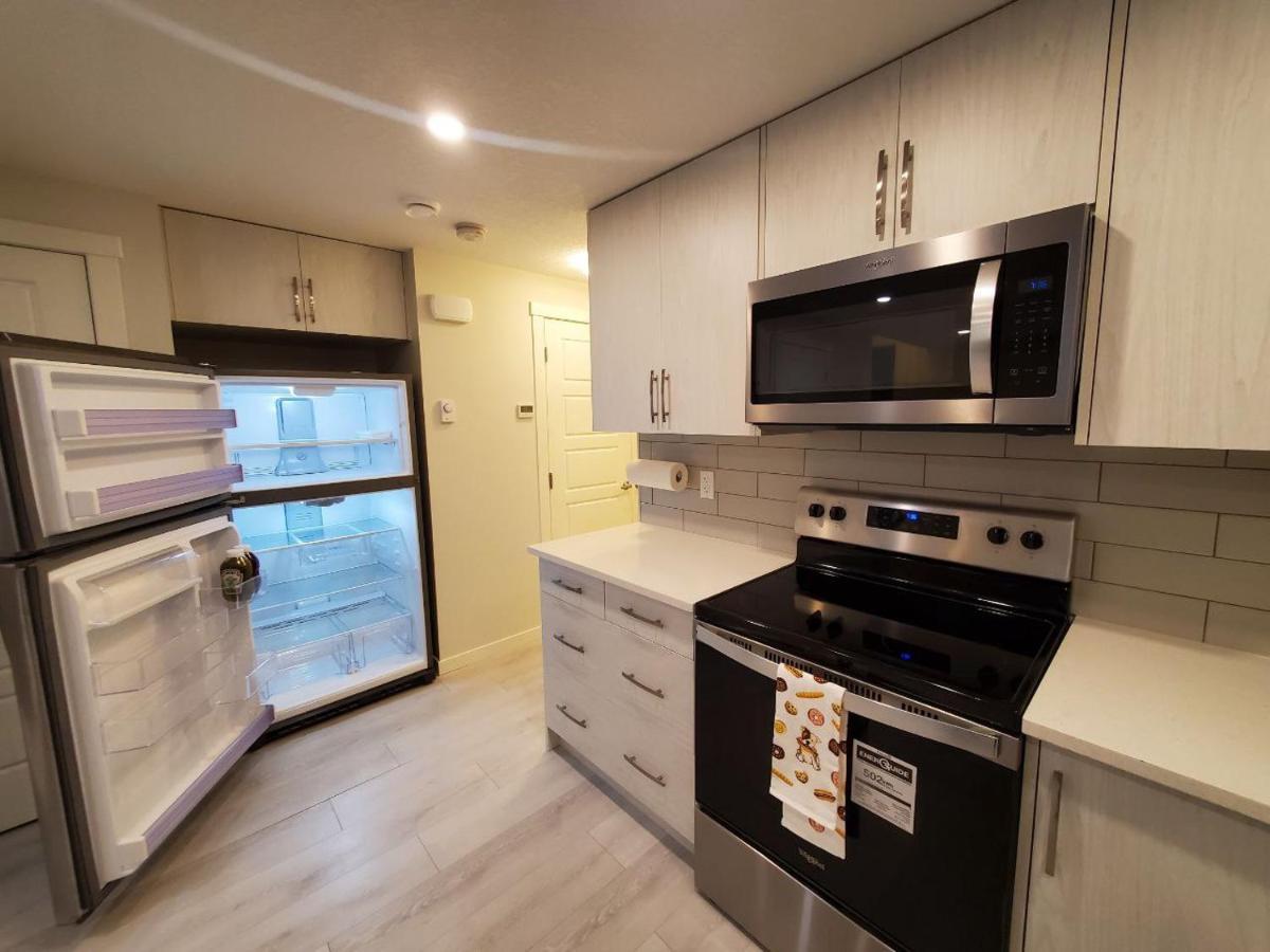 Cozy Rockland Park Unit+Parking Lejlighed YYC Eksteriør billede