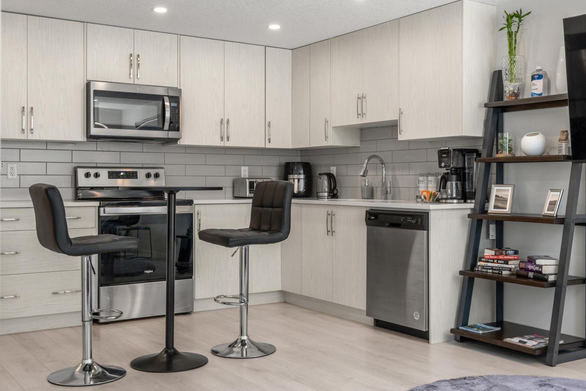 Cozy Rockland Park Unit+Parking Lejlighed YYC Eksteriør billede