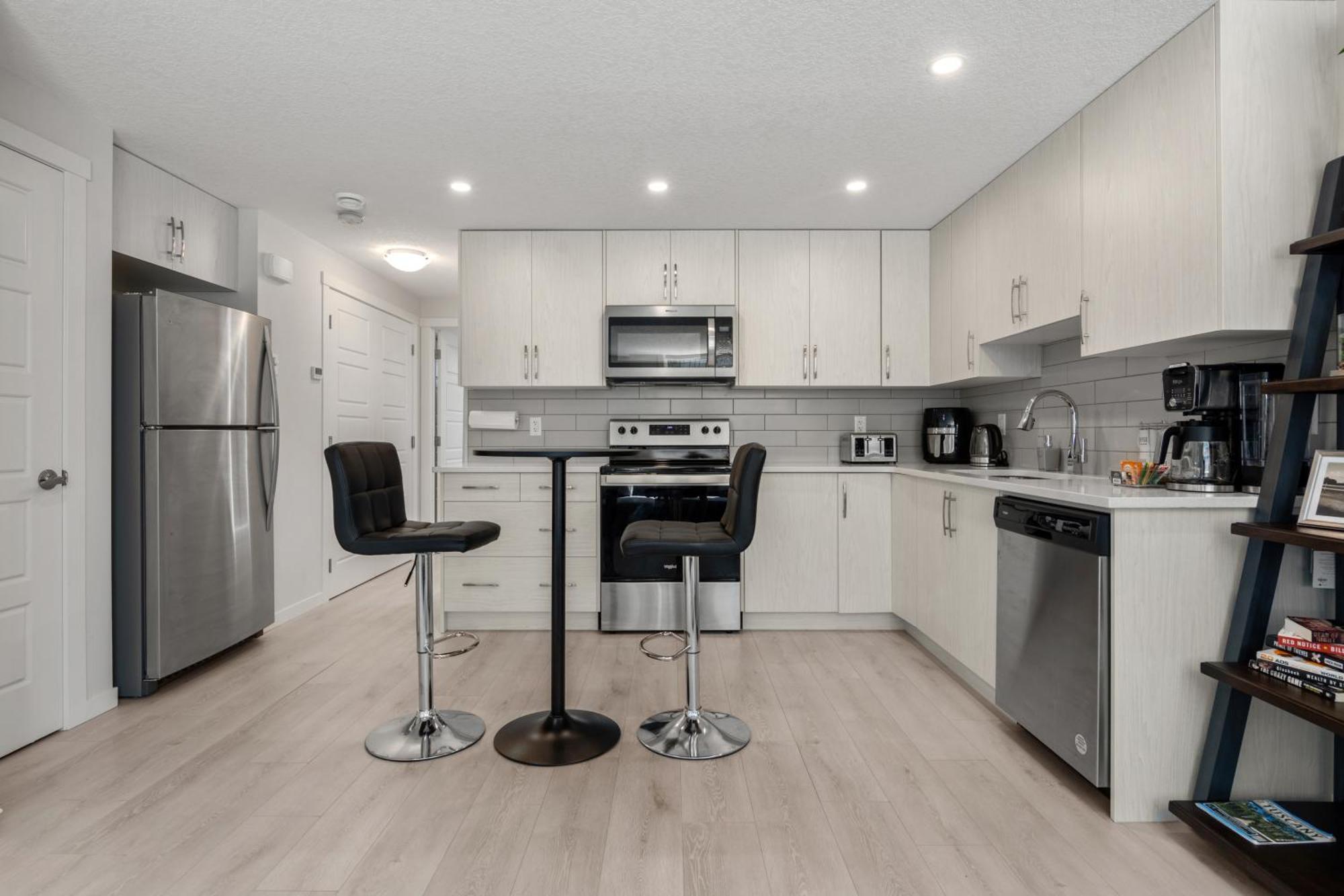 Cozy Rockland Park Unit+Parking Lejlighed YYC Eksteriør billede