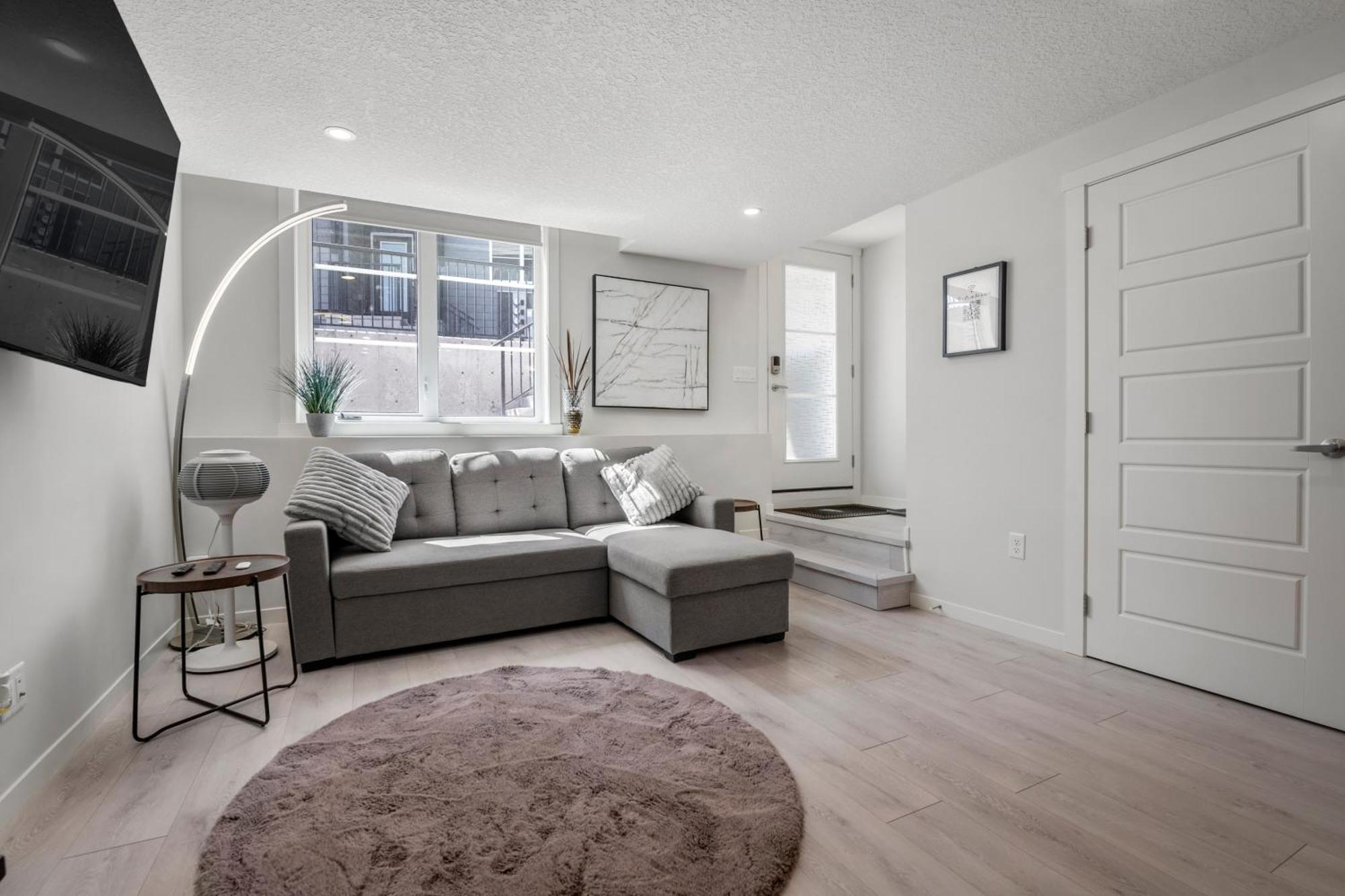 Cozy Rockland Park Unit+Parking Lejlighed YYC Eksteriør billede
