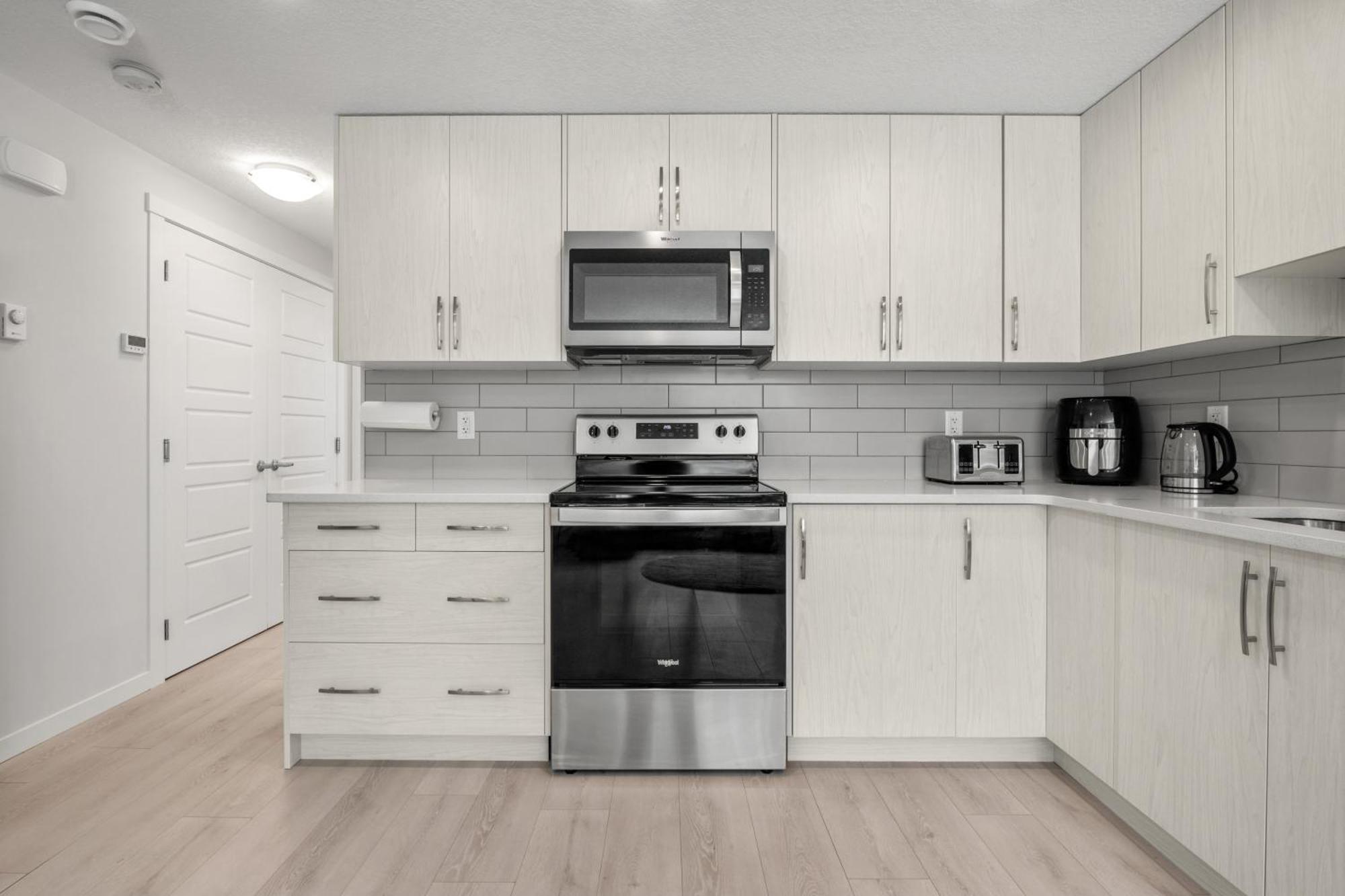 Cozy Rockland Park Unit+Parking Lejlighed YYC Eksteriør billede